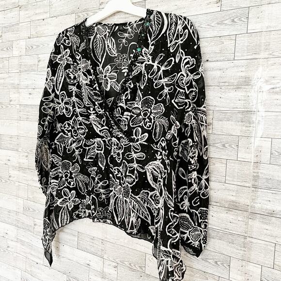 ESSENTIALS BY MILANO Black & White Floral Sequin Blouse, L - Picture 4 of 10